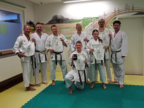 Lehrgang und erfolgreiche DAN-Prüfungen in der Karateakademie Göttingen.