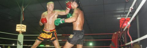 Kickboxen - Timm Lohmann bei einem Muai-Thai-Kampf in Thailand
